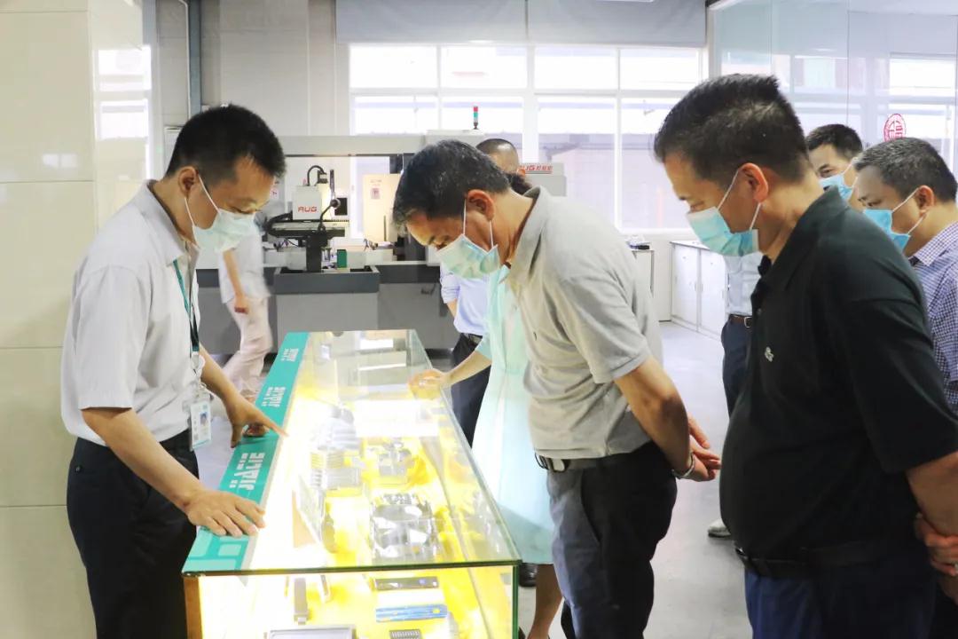 伍培进带队深入企业调研，坚定企业信心同营生长